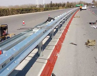 南京三波護欄板安裝施工